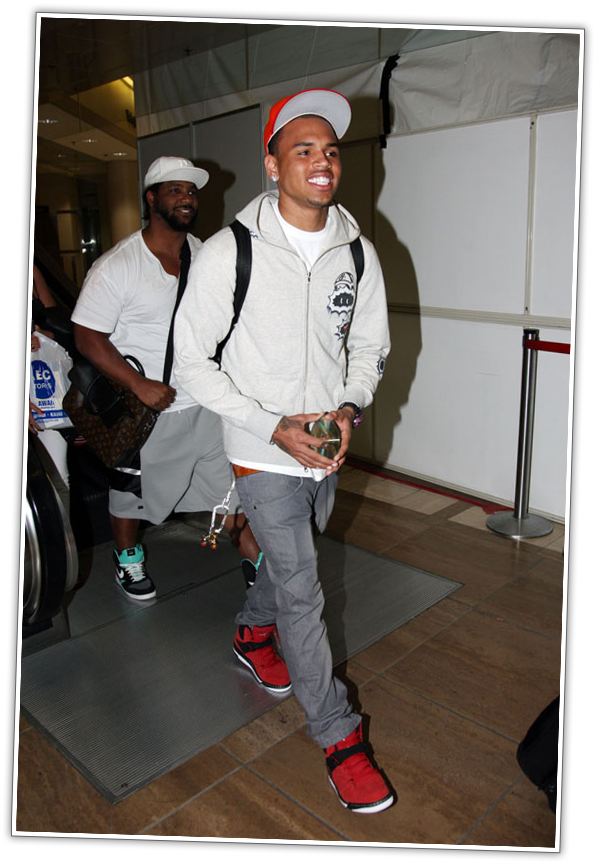 ☑ Swag Check: Chris Brown - Jordan Flight 45s & Louis Vuitton Damier  Backpack